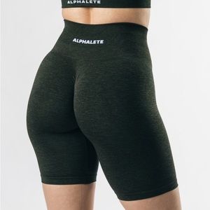 Alphalete Amplify Evergreen 7.5” (sz S)